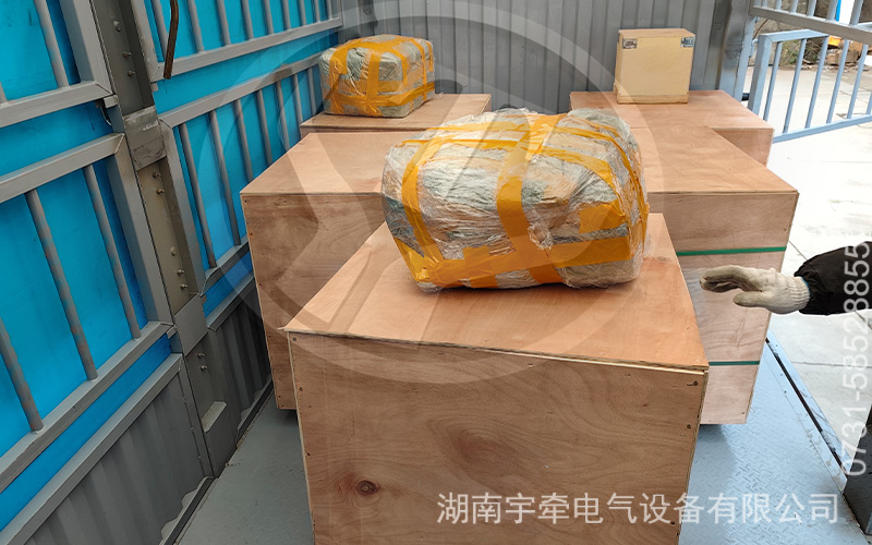 礦用井下電機(jī)車配件出口 4.jpg